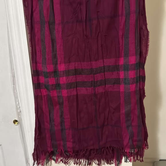 Burberry Scarf - Picture 3 of 10